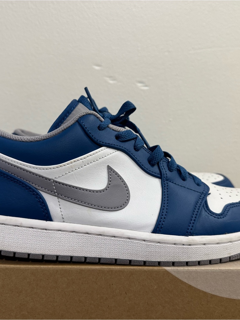Jordan 1 Low Men’s Size 9.5